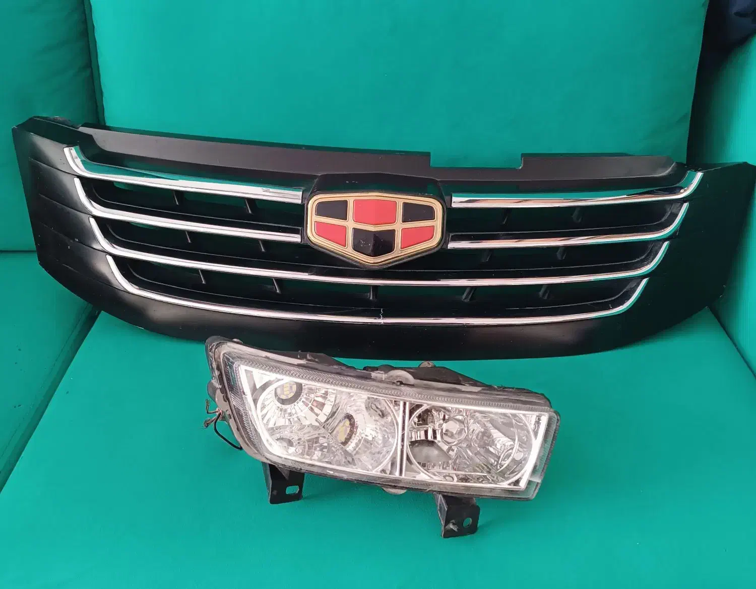 جلو پنجره و یکعدد مه شکن  جیلی امگرند|قطعات یدکی و لوازم جانبی|شاهین‌شهر, پاسداران|دیوار