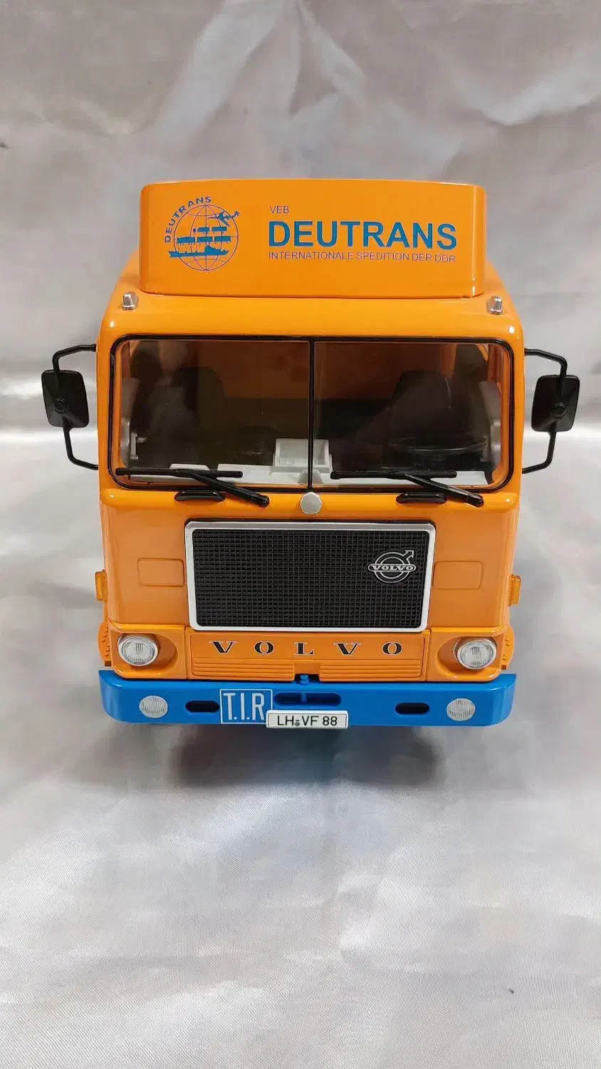 ماکت کلکسیونی کشنده ولوو 88VF|کلکسیون و سرگرمی|همدان, |دیوار