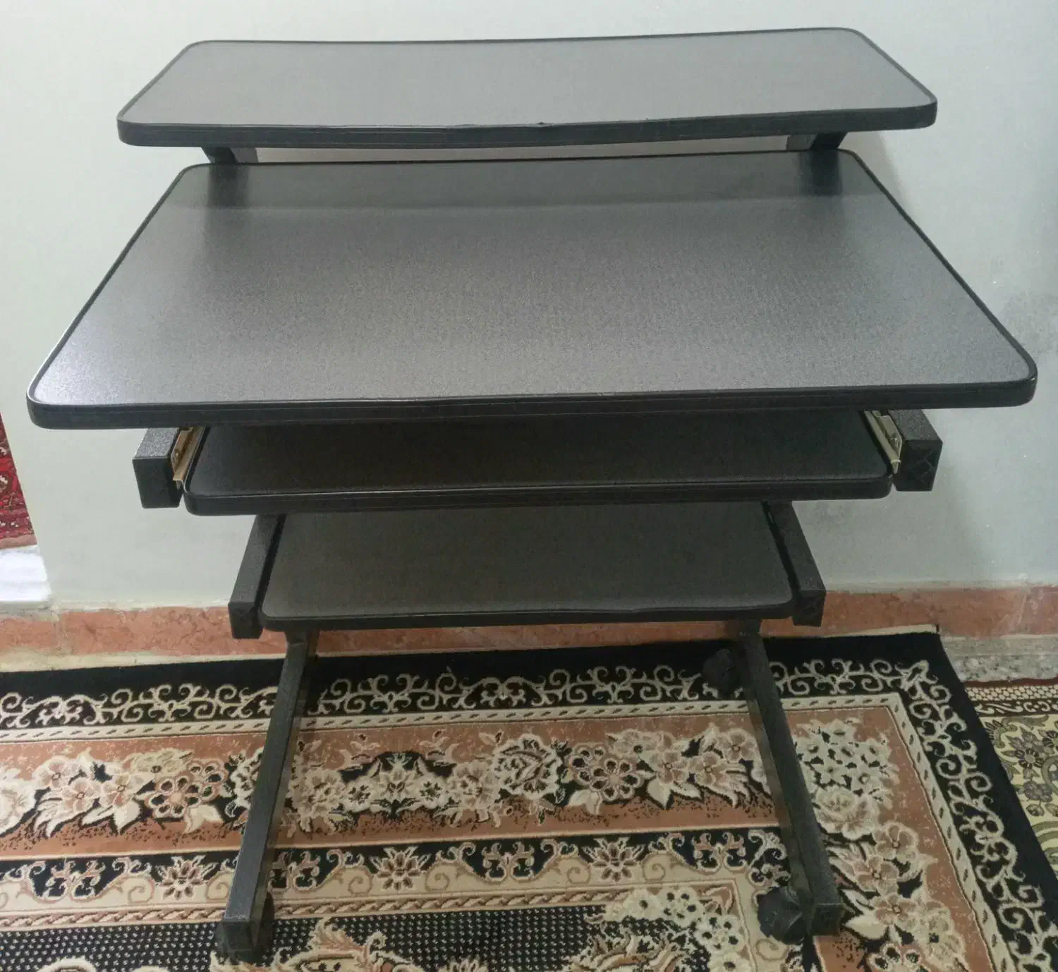 میز تحریر و کامپبوتر|میز تحریر و کامپیوتر|بروجرد, |دیوار