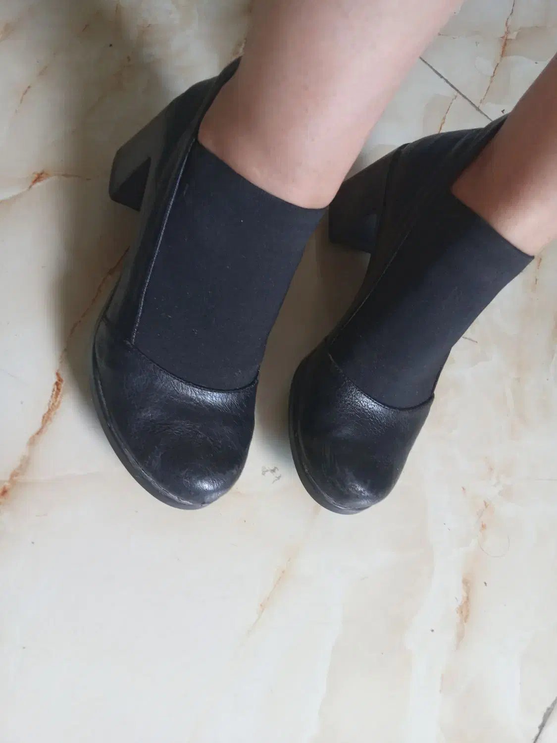 کفش|کیف، کفش، کمربند|بندر انزلی, چهارفریضه|دیوار