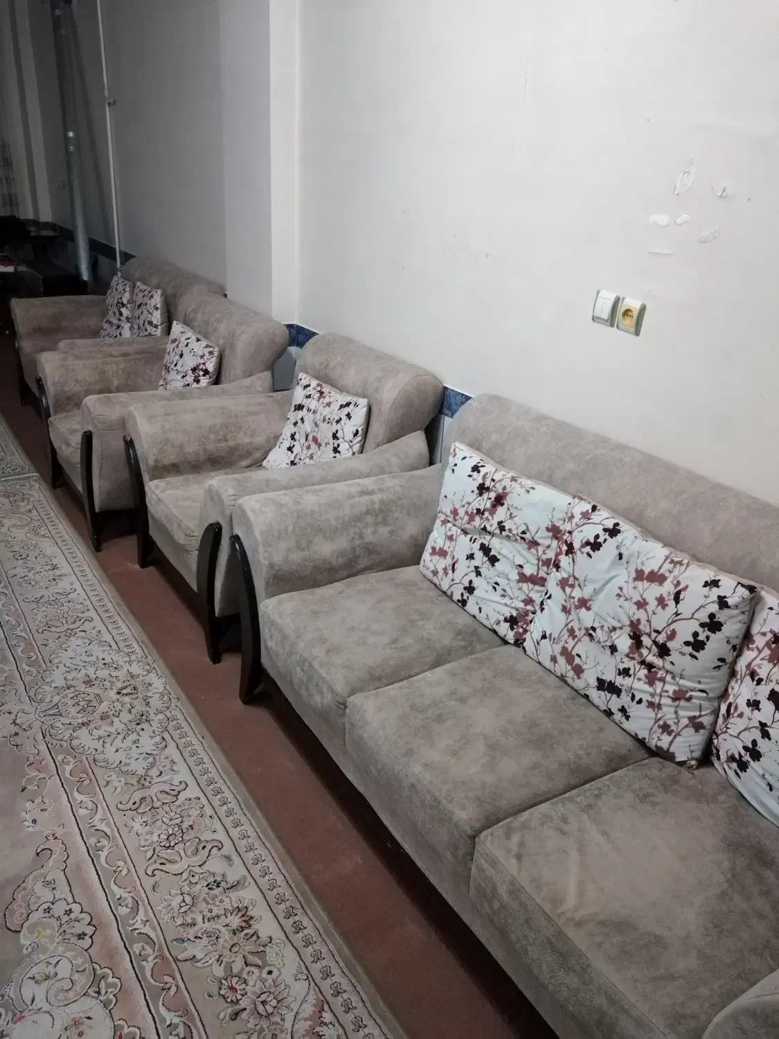 مبل هفت نفره کار کرده|مبلمان خانگی و میز عسلی|شهرکرد, |دیوار