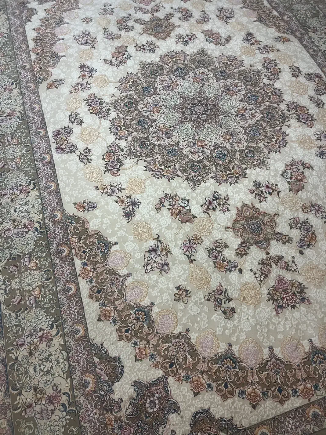 فرش ۱۲۰۰ شانه گل برجسته|فرش|همدان, |دیوار