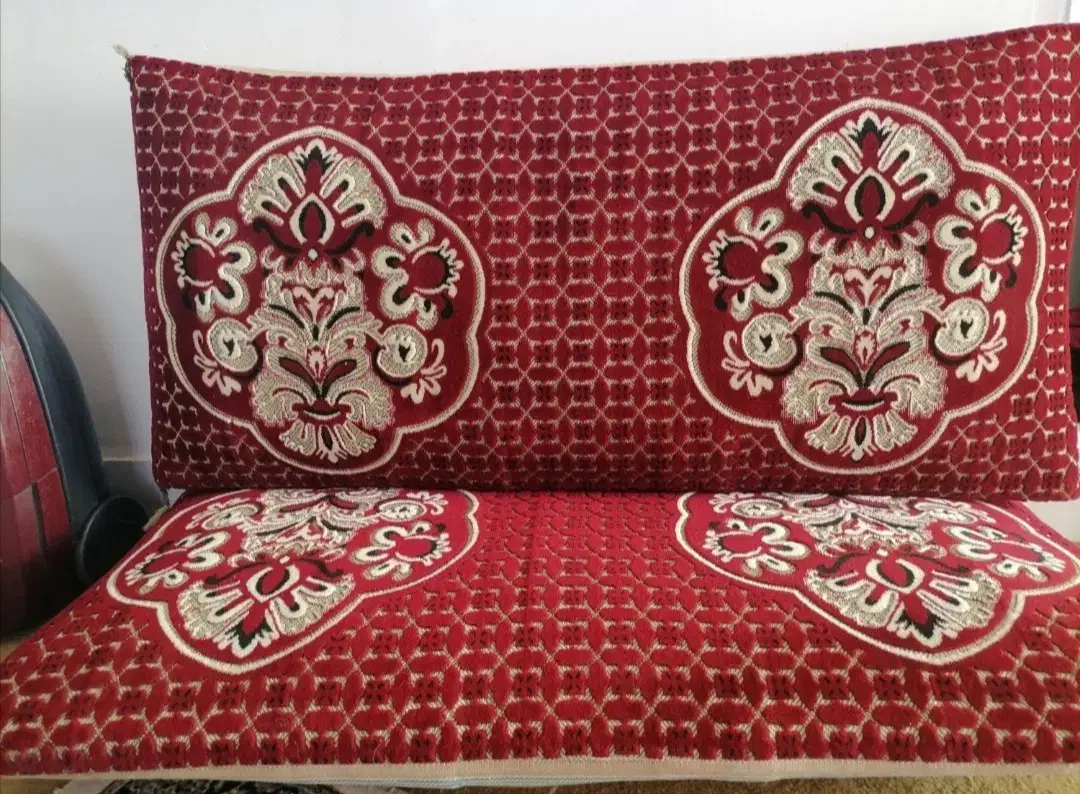 یک جفت پشتی|پشتی|اسفراین, |دیوار