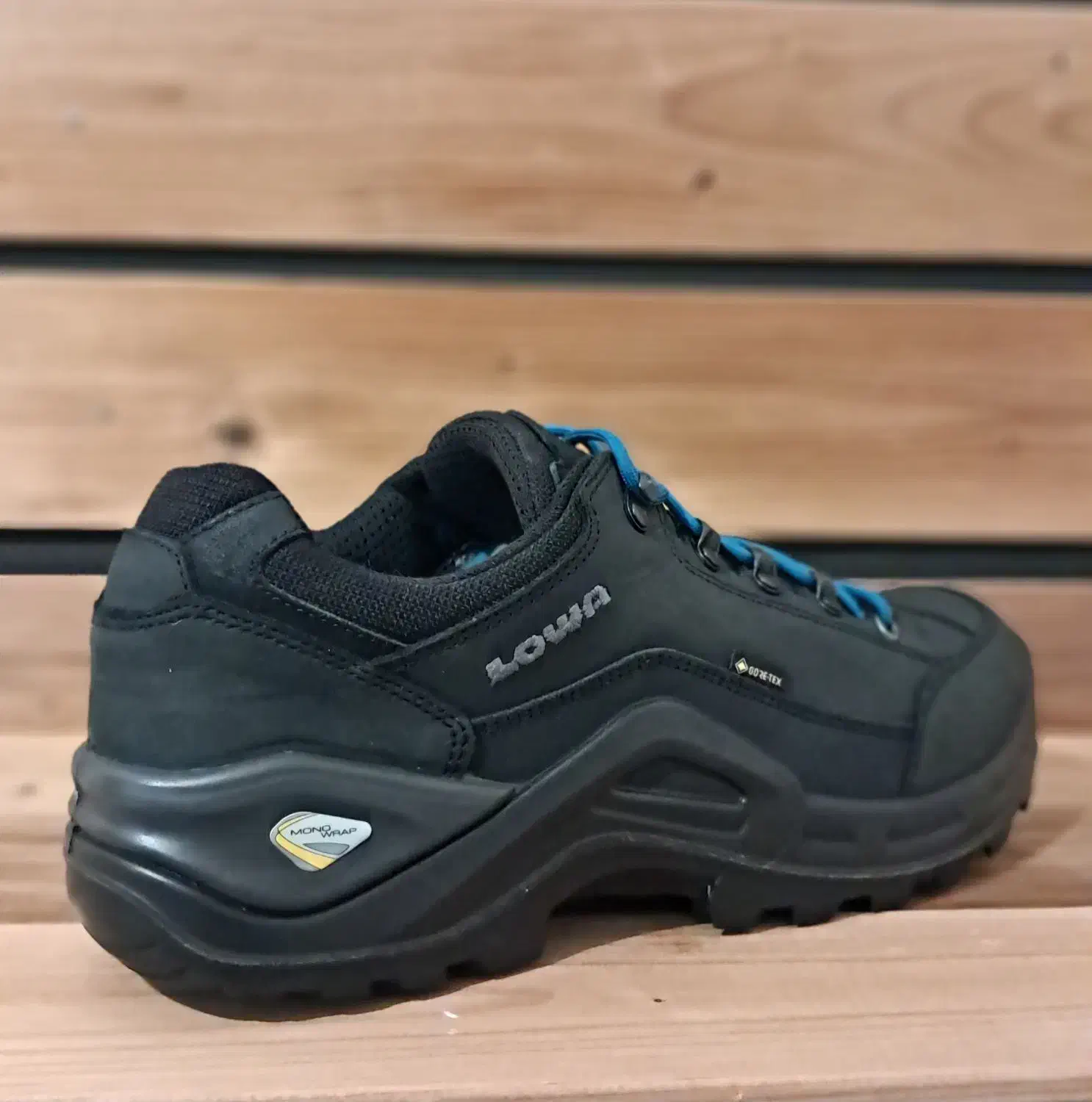 کتونی کوهنوردی و طبیعت گردی اورجینال لوا سایز ۴۴|کوهنوردی و کمپینگ|تهران, تجریش|دیوار