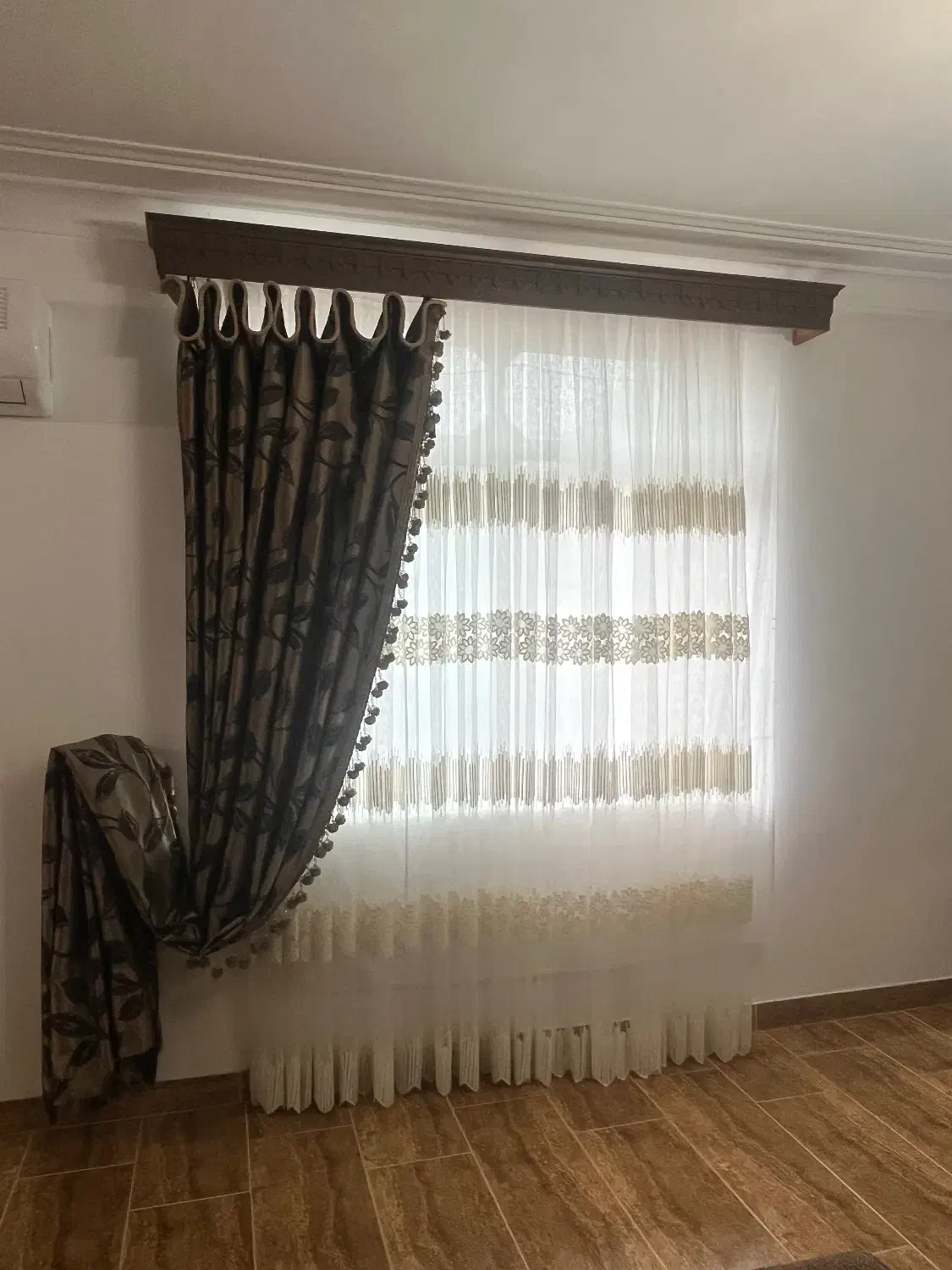 پرده|پرده، رانر، رومیزی|رشت, منظریه|دیوار