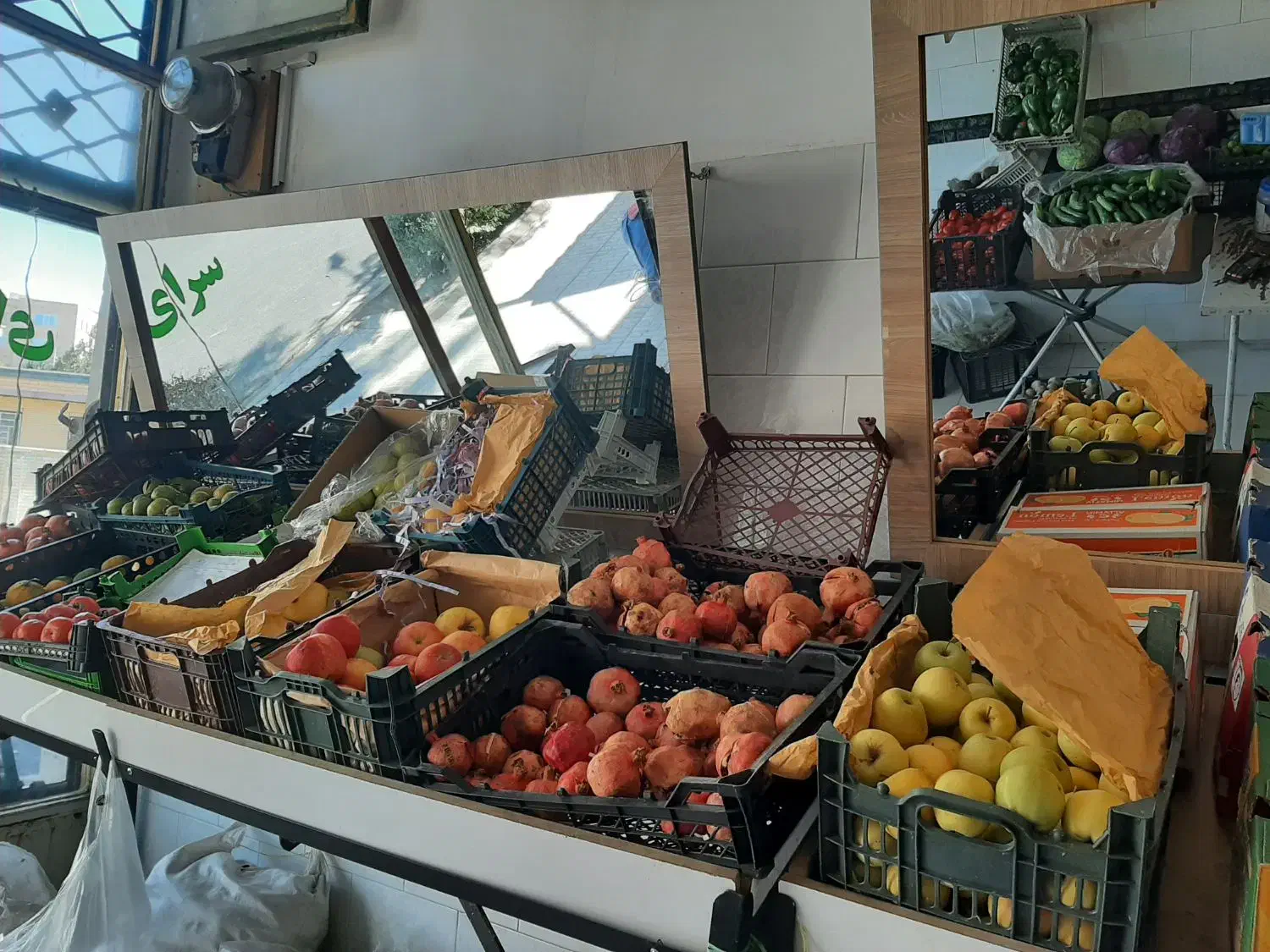 قفسه وآینه میوه فروشی|فروشگاه و مغازه|تویسرکان, |دیوار