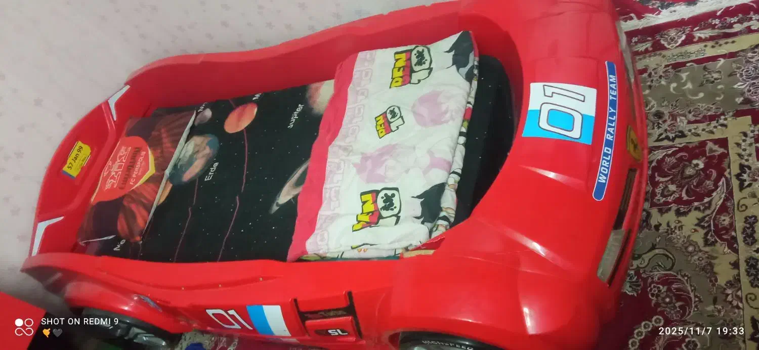 تخت نوجوان طرح ماشین و یک دست مبل ال|تخت و سرویس خواب|زاهدان, |دیوار