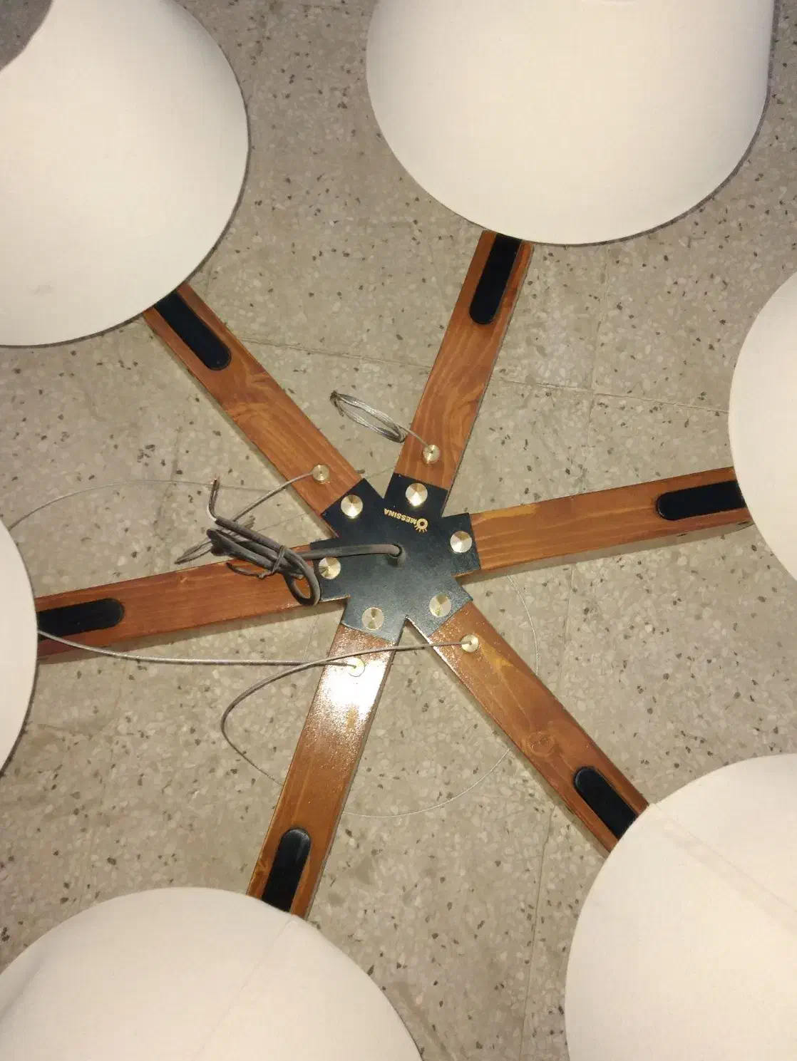 لوستر ۶ شاخه پایه فلزی روکش چوبی و اینه چوبی|لوستر و چراغ آویز|تهران, مجیدیه|دیوار