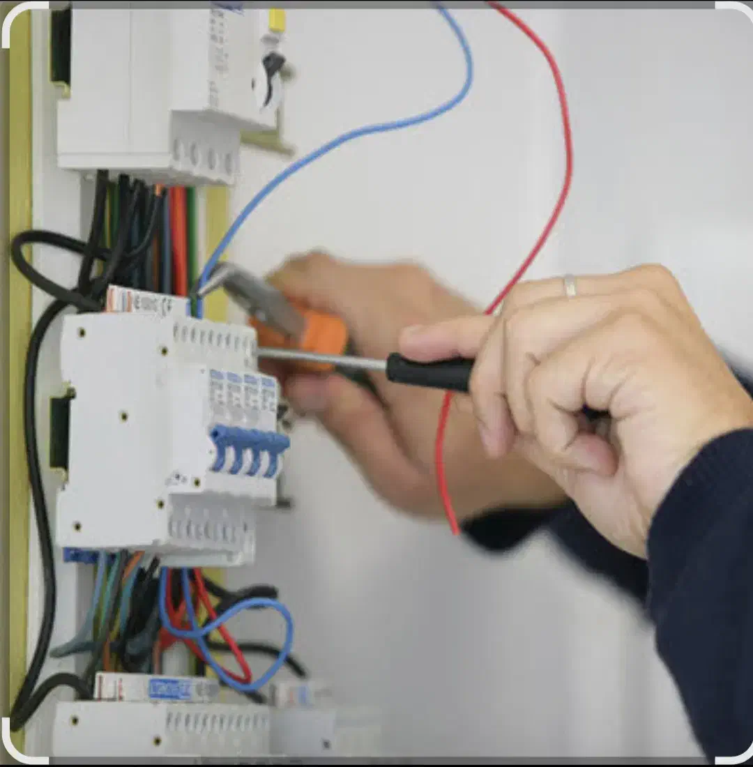 برق کاری و عیب یابی برق ساختمان های مسکونی و تجاری|خدمات پیشه و مهارت|مرند, |دیوار