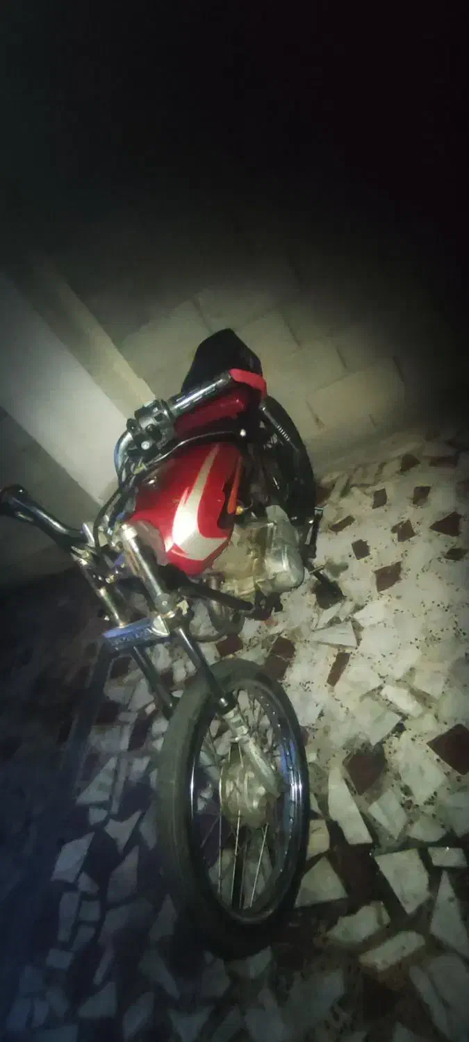 هندا 125|موتورسیکلت|صومعه‌سرا, |دیوار