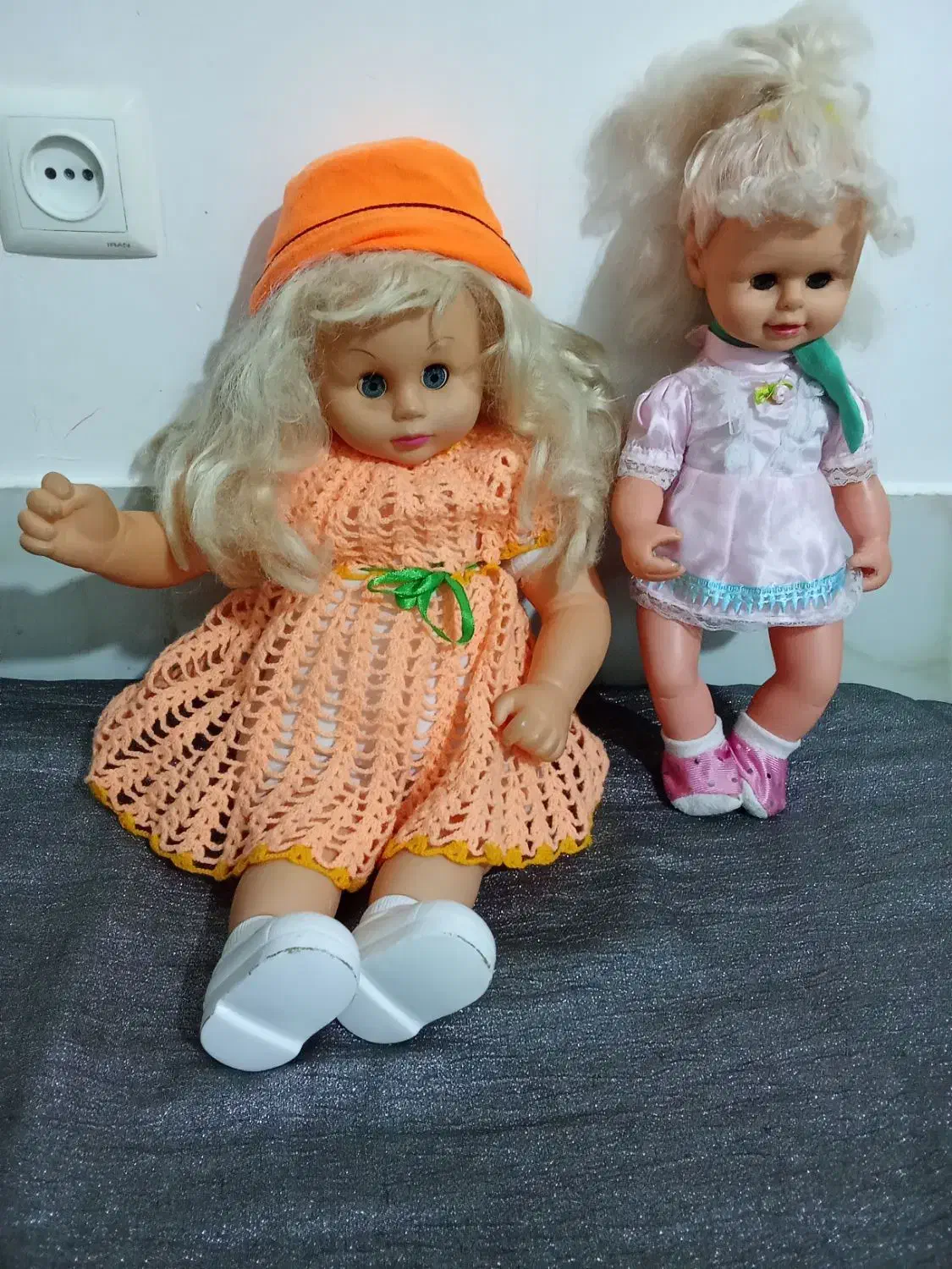 عروسک آواز خان|اسباب‌بازی بچه|نیشابور, میدان حافظ|دیوار