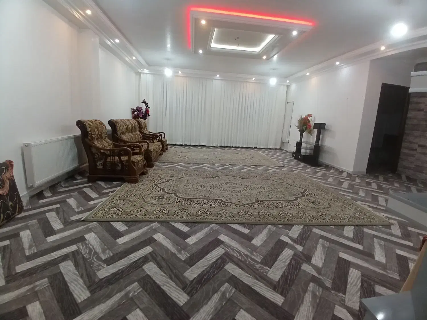 اجاره روزانه  وماهانه دارای کف گرمایشی وپارکینگ ۳|اجارهٔ کوتاه‌مدت آپارتمان و سوئیت|خلخال, |دیوار