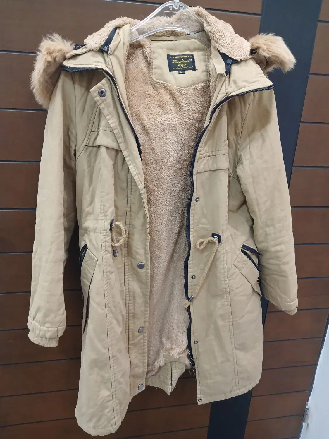 مانتو و پالتو|لباس|قروه, |دیوار