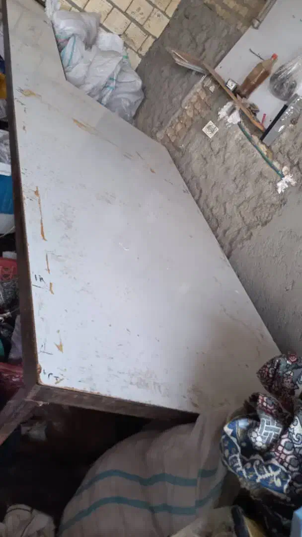 میز کار تمیز و سالم بسیار کم کارکرد|دفتر کار|یزد, |دیوار