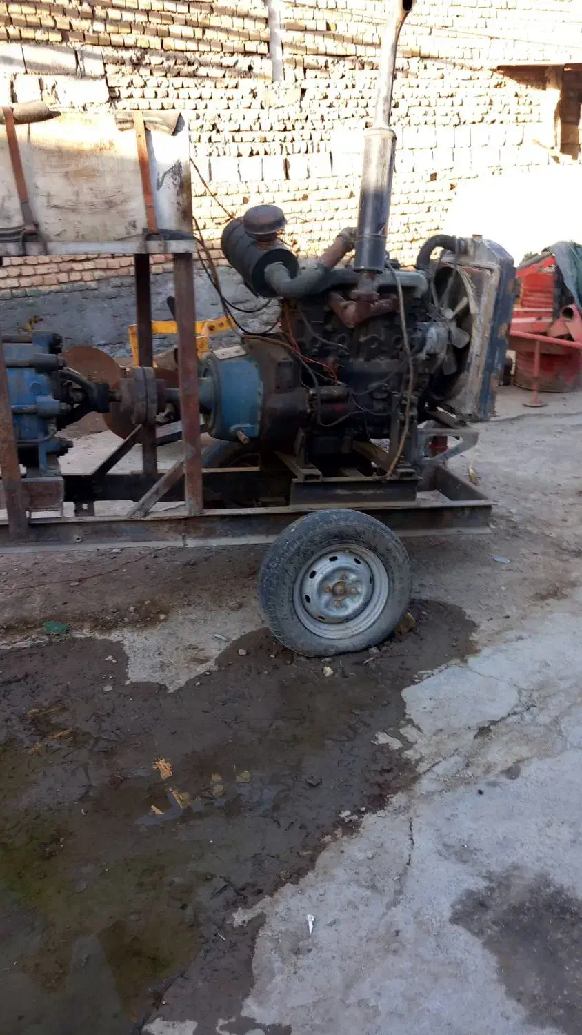 موتور آب پرکنز ۴ انگلیسی  با شاسی محکم|ماشین‌آلات صنعتی|دورود, |دیوار