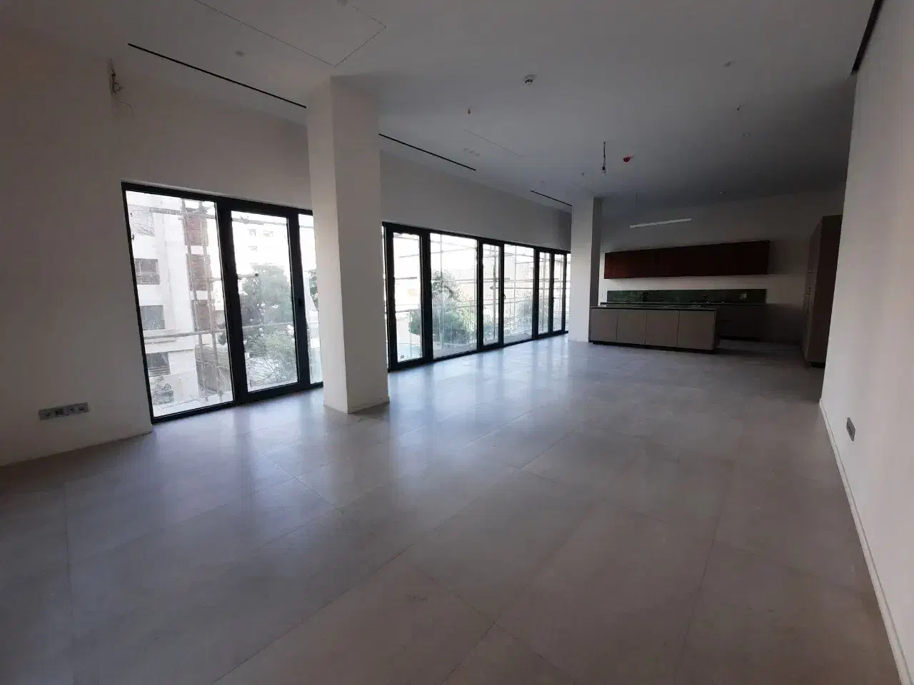 ۲۰۰ متر / کامرانیه / کلید از پله بالا نرفته