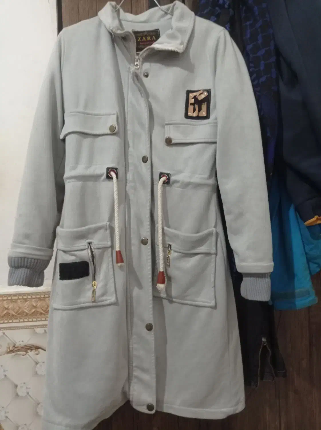 پالتو طوسی|لباس|مشهد, طبرسی شمالی|دیوار