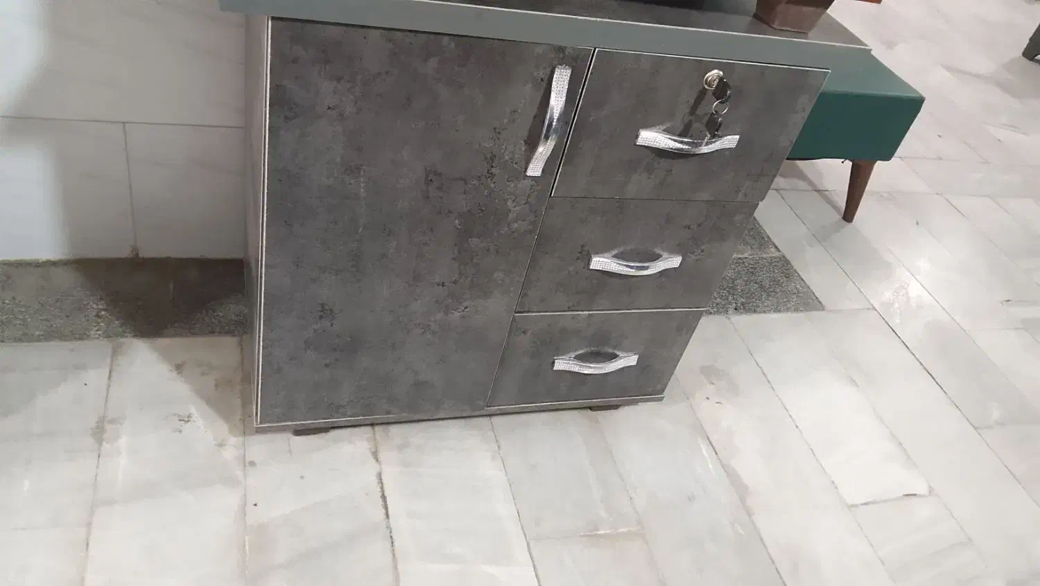 فایل ال زیر میزی|دفتر کار|یزد, |دیوار