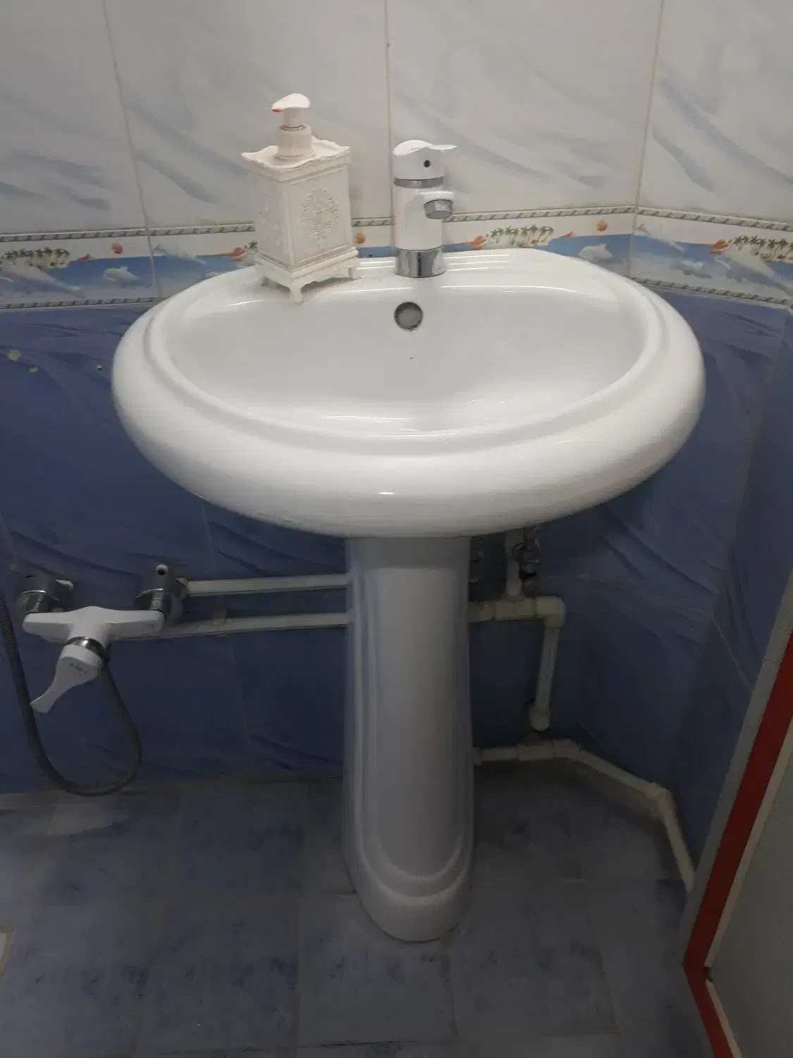 روشویی سالم وتمیز|لوازم سرویس بهداشتی|اراک, |دیوار