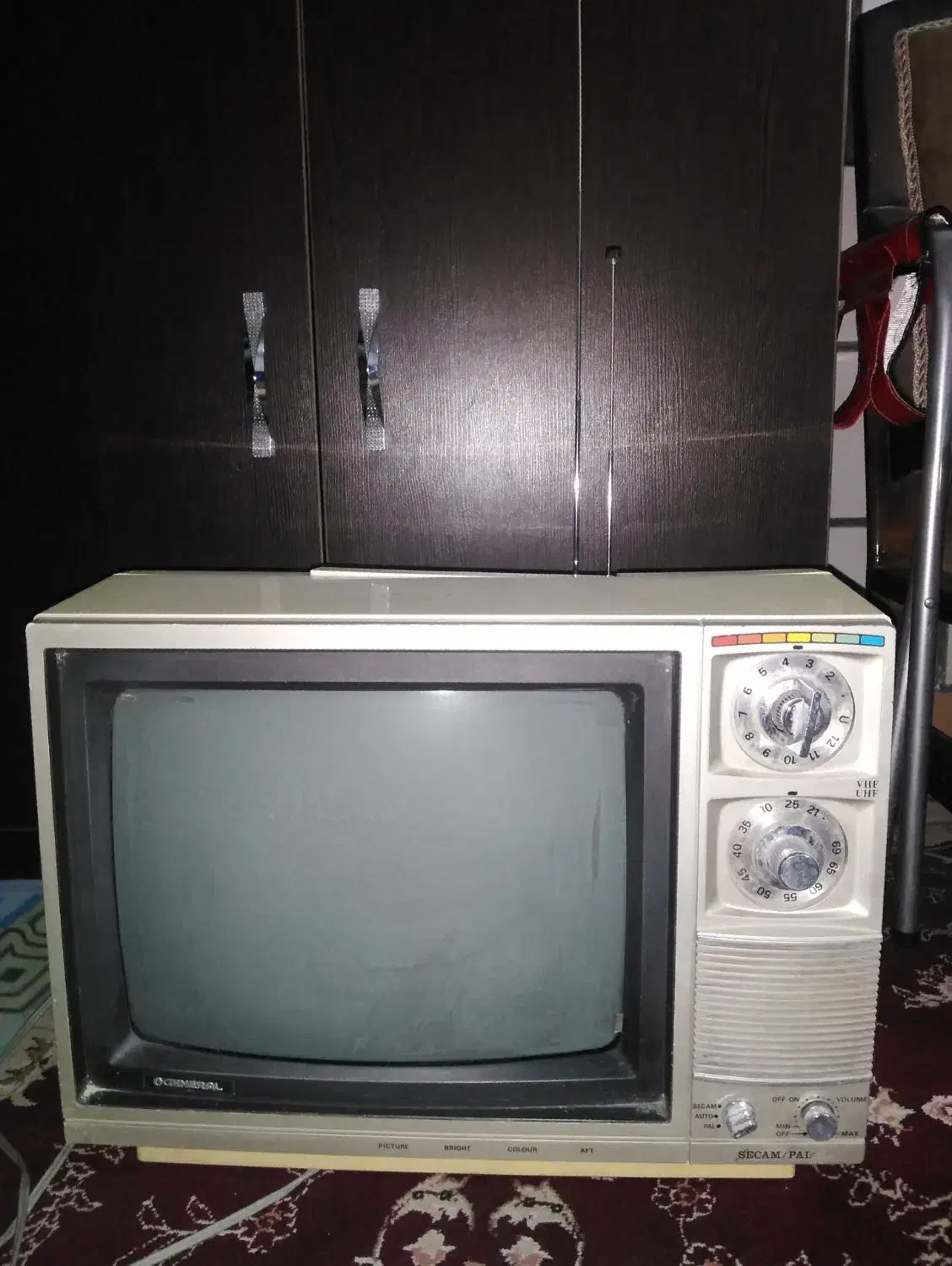 تلویزیون کلکسیونی تمیز بدون خط وخش اوجنرال|تلویزیون و پروژکتور|کازرون, |دیوار