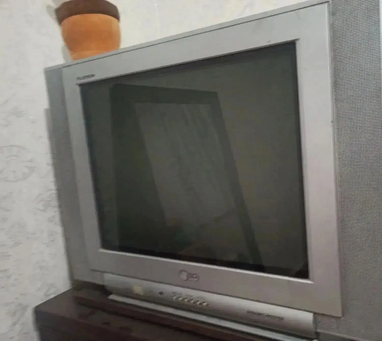 تلویزیون ومیز فروش فوری..|تلویزیون و پروژکتور|شیراز, مسلم|دیوار