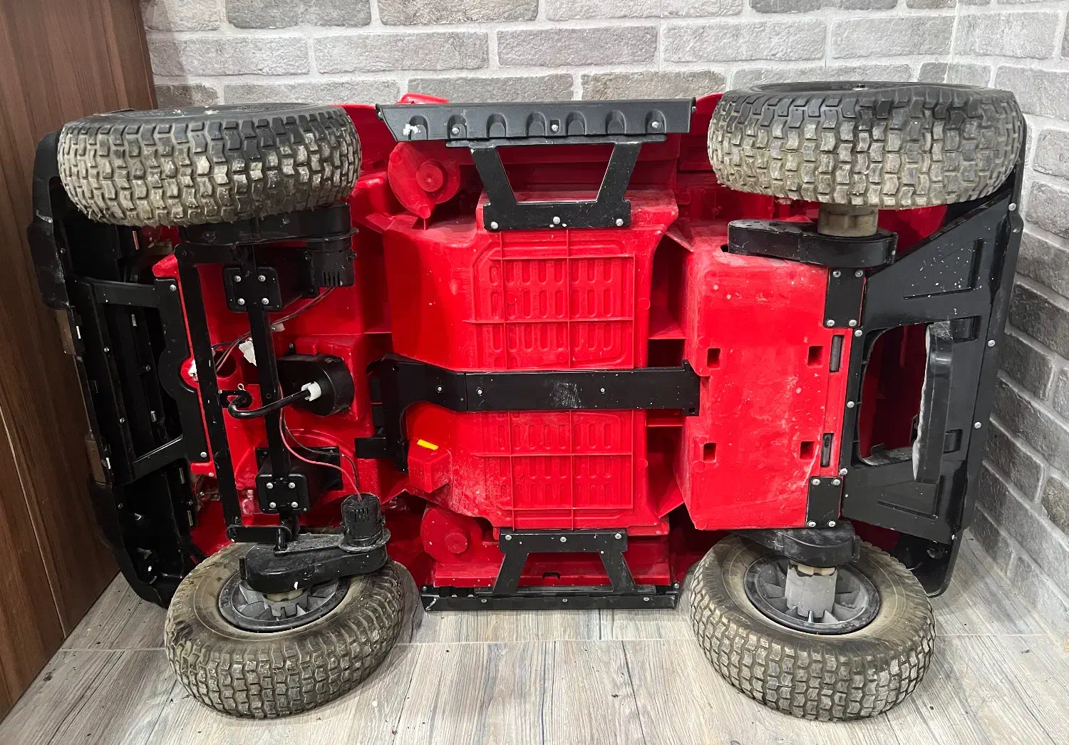 ماشین شارژی دوموتوره دست دوم|اسباب‌بازی بچه|تهران, سعادت‌آباد|دیوار