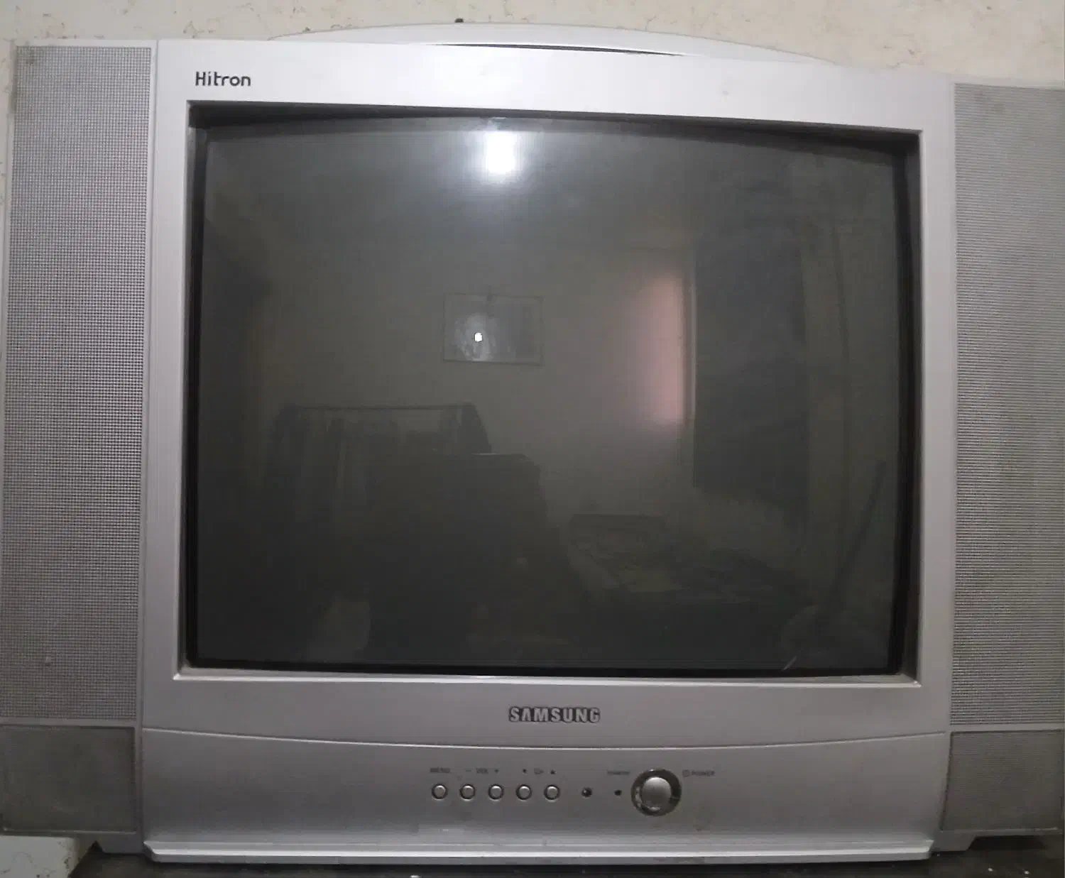 دو عدد تلویزیون رنگی 21 اینچ|تلویزیون و پروژکتور|صدرا-فارس, فاز ۲|دیوار