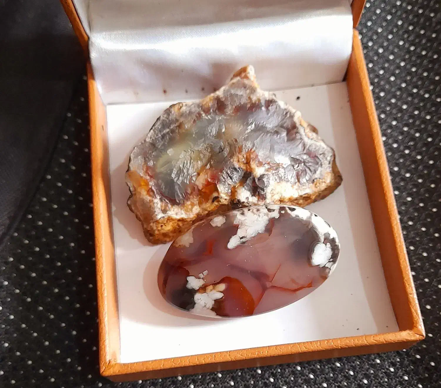 سنگ های ارزشی|جواهرات|گرگان, |دیوار