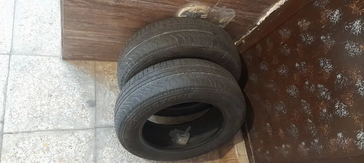 لاستیک|قطعات یدکی و لوازم جانبی|اندیشه, اندیشه فاز ۱|دیوار