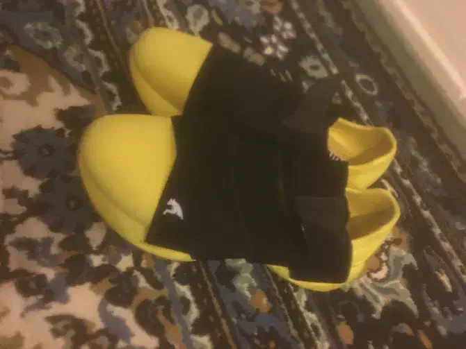 کفش|کیف، کفش، کمربند|میانه, |دیوار