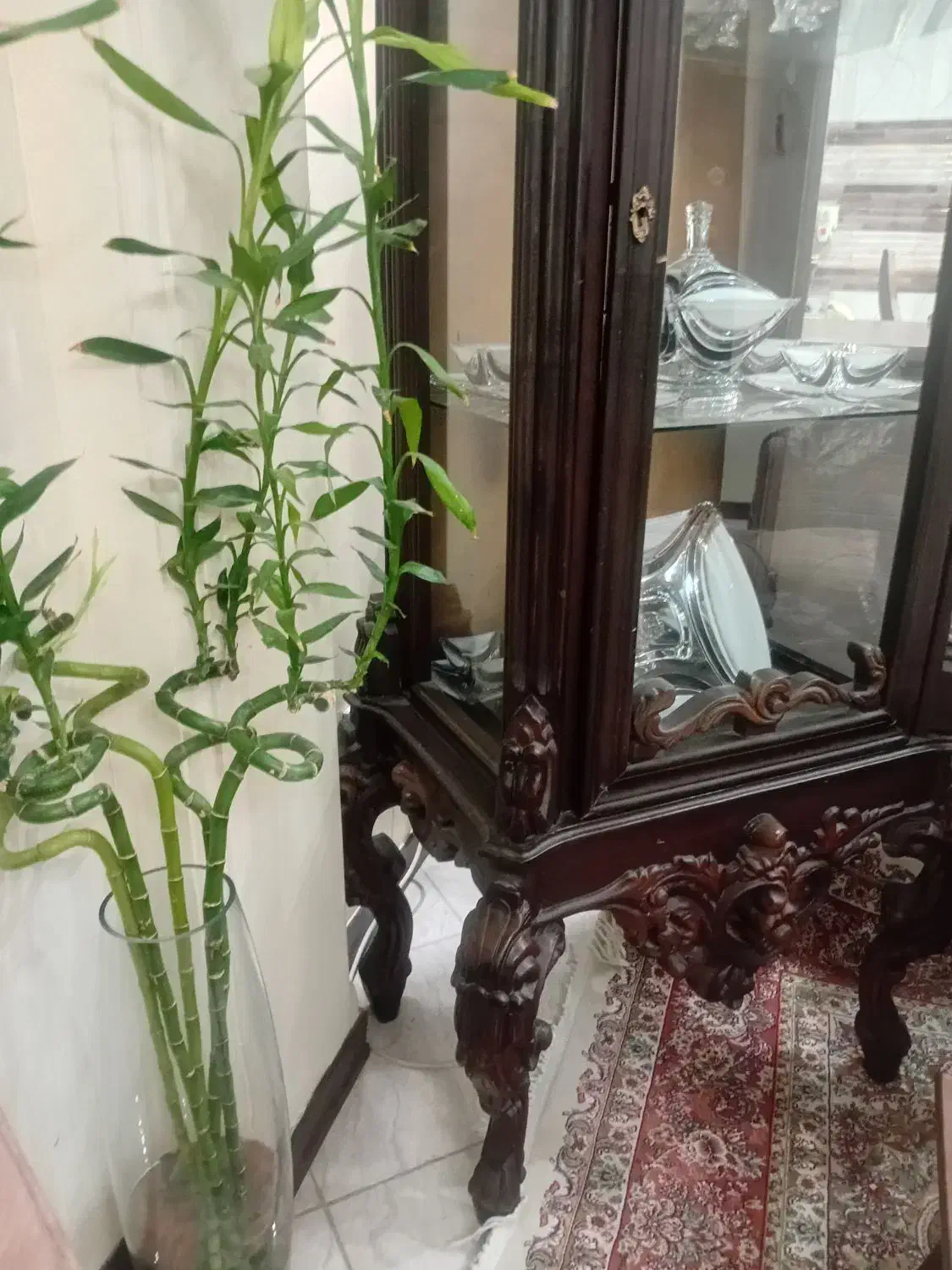 ویترین چوبی سالم بدون شکستگی|بوفه، ویترین، کنسول|تهران, مینای شمالی (مخبر)|دیوار