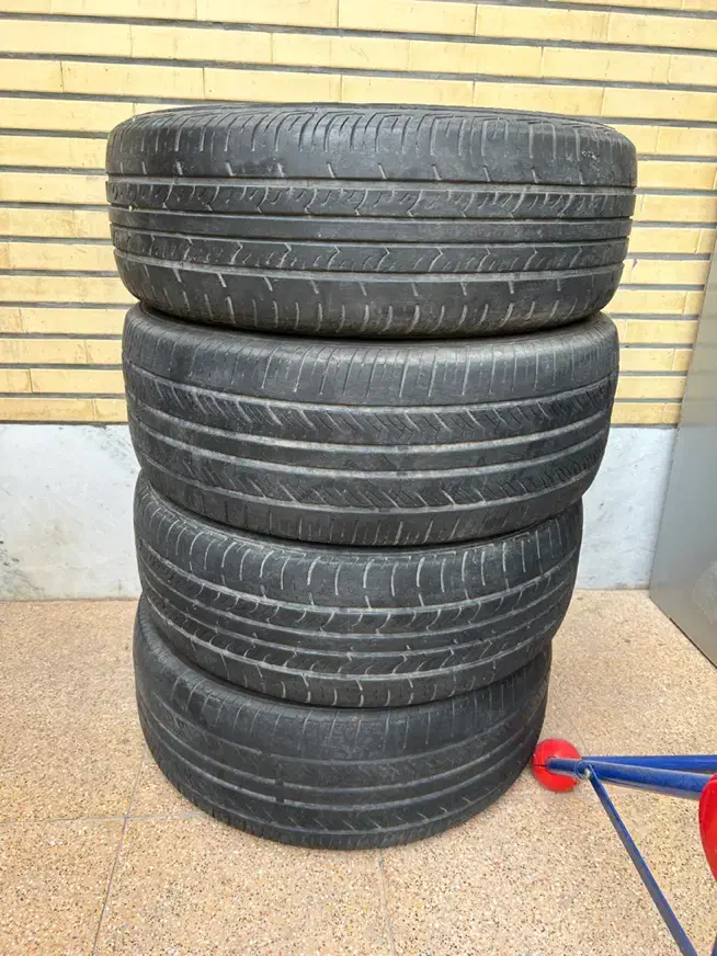 لاستیک خارجی|قطعات یدکی و لوازم جانبی|فولادشهر, B8|دیوار