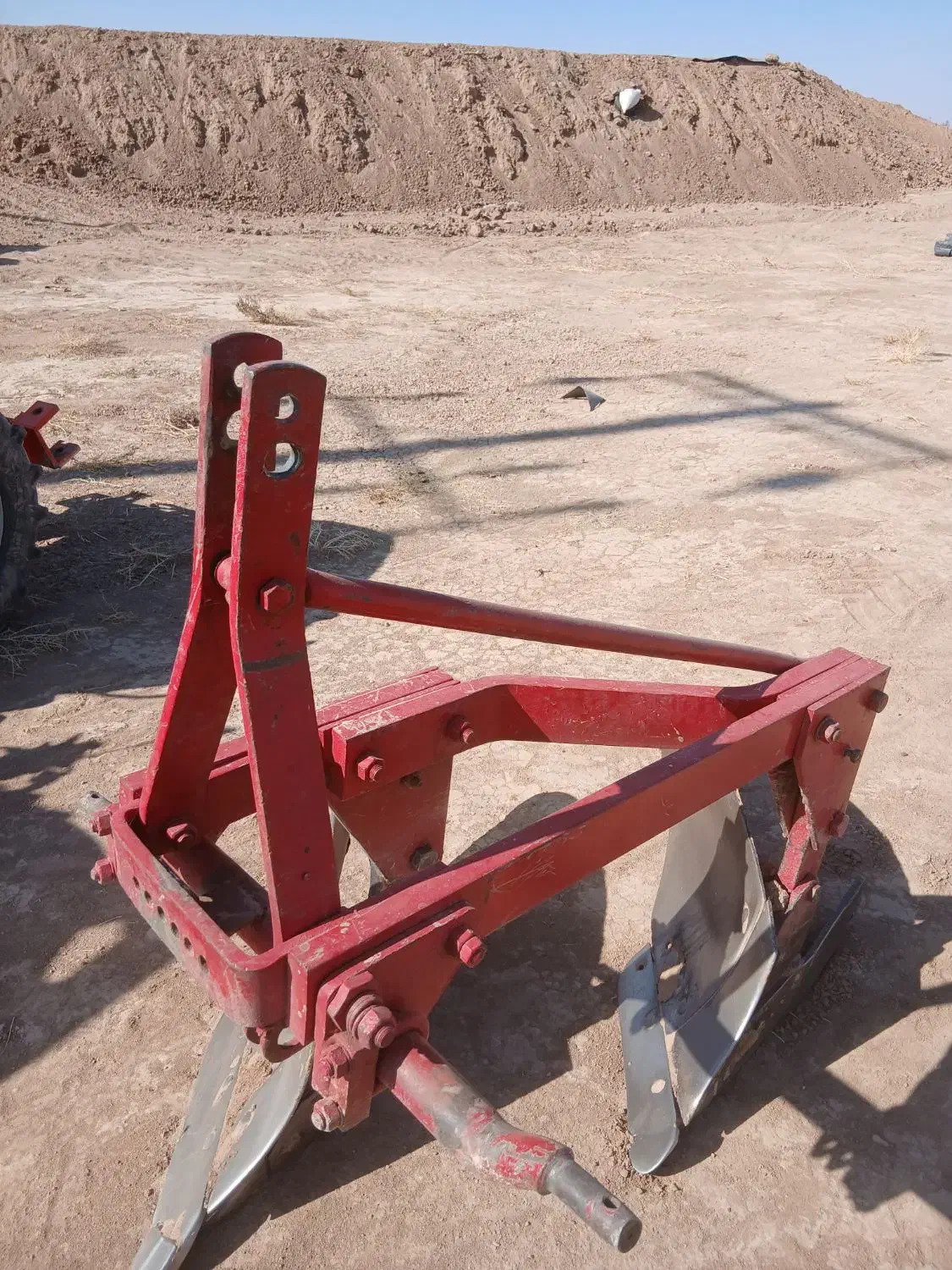 گاو آهن ۱۲ دو خیش|ماشین‌آلات صنعتی|سده (خراسان جنوبی), |دیوار