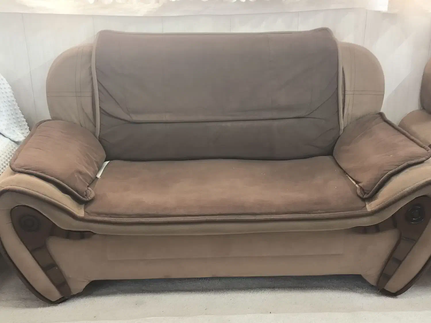 بسیار تمیز|مبلمان خانگی و میز عسلی|قنوات, |دیوار