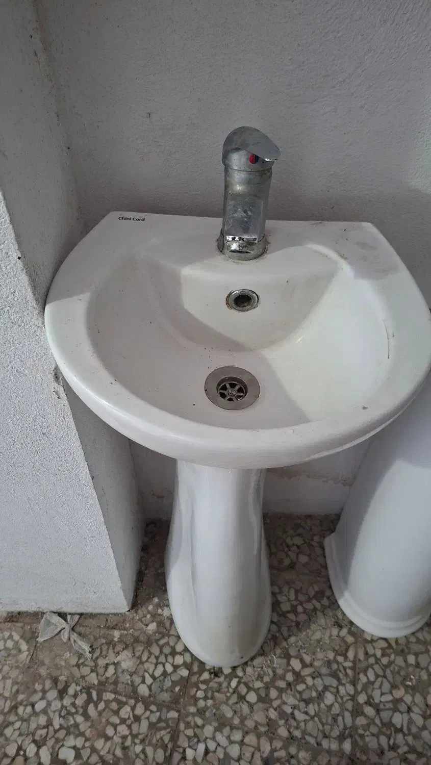 دوعدد روشویی به همراه شیر آلات|لوازم سرویس بهداشتی|رشت, دیلمان|دیوار