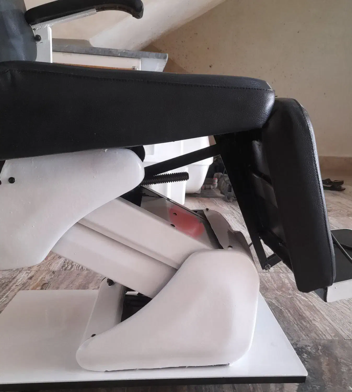 صندلی برقی آرایشگاه|آرایشگاه و سالنهای زیبایی|بابلسر, |دیوار