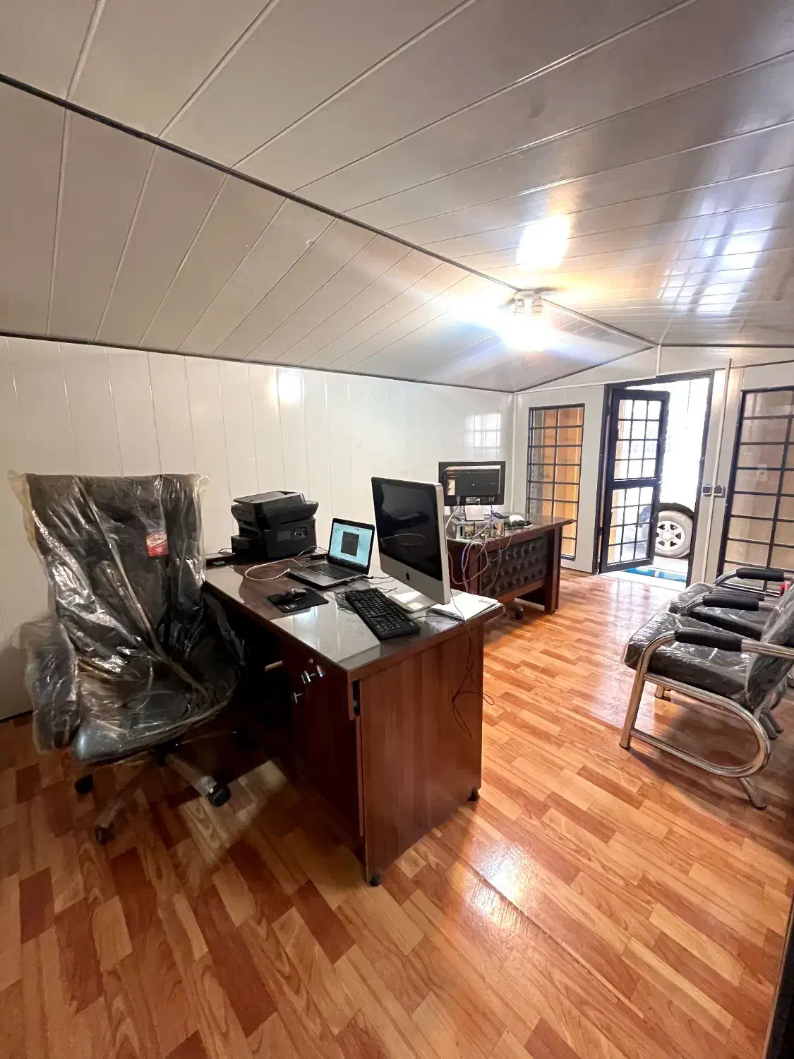 کانکس اداری با لوازم اداری ۳ در ۵ نما چوب|دفتر کار|نیشابور, کریم آباد|دیوار