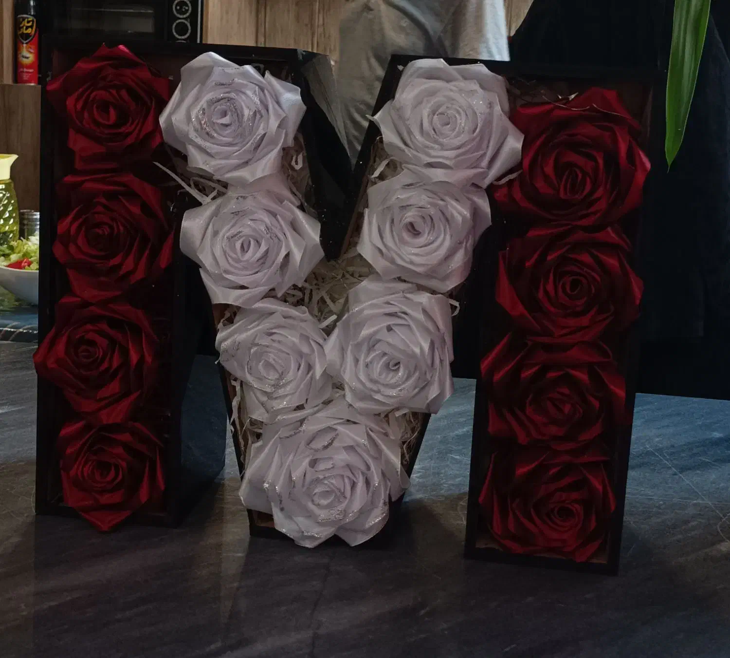 باکس گل رز قرمز و سفید|گل مصنوعی|کرج, باغستان|دیوار