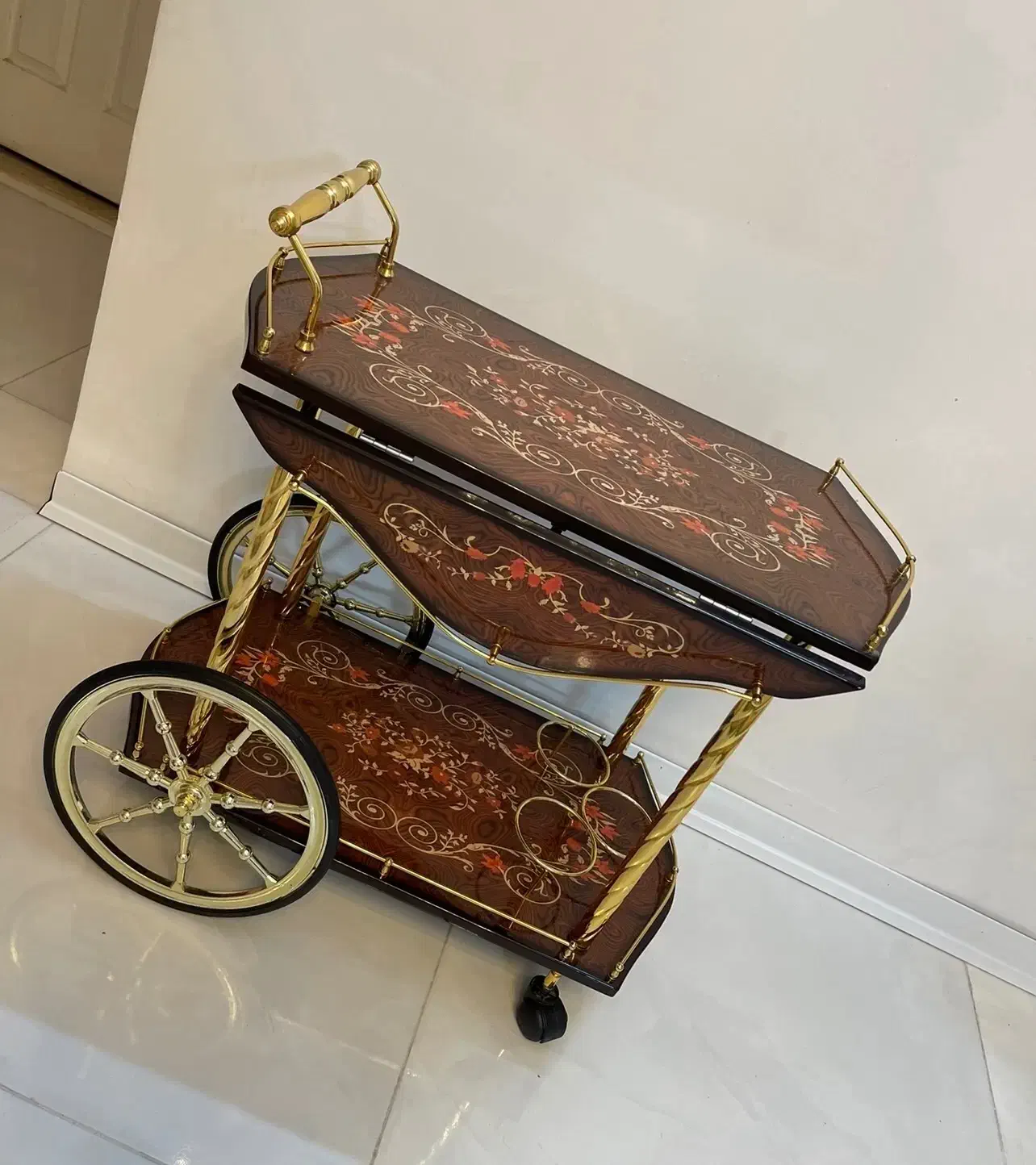 میزبارکنارسالنی نونو|بوفه، ویترین، کنسول|کرمانشاه, |دیوار