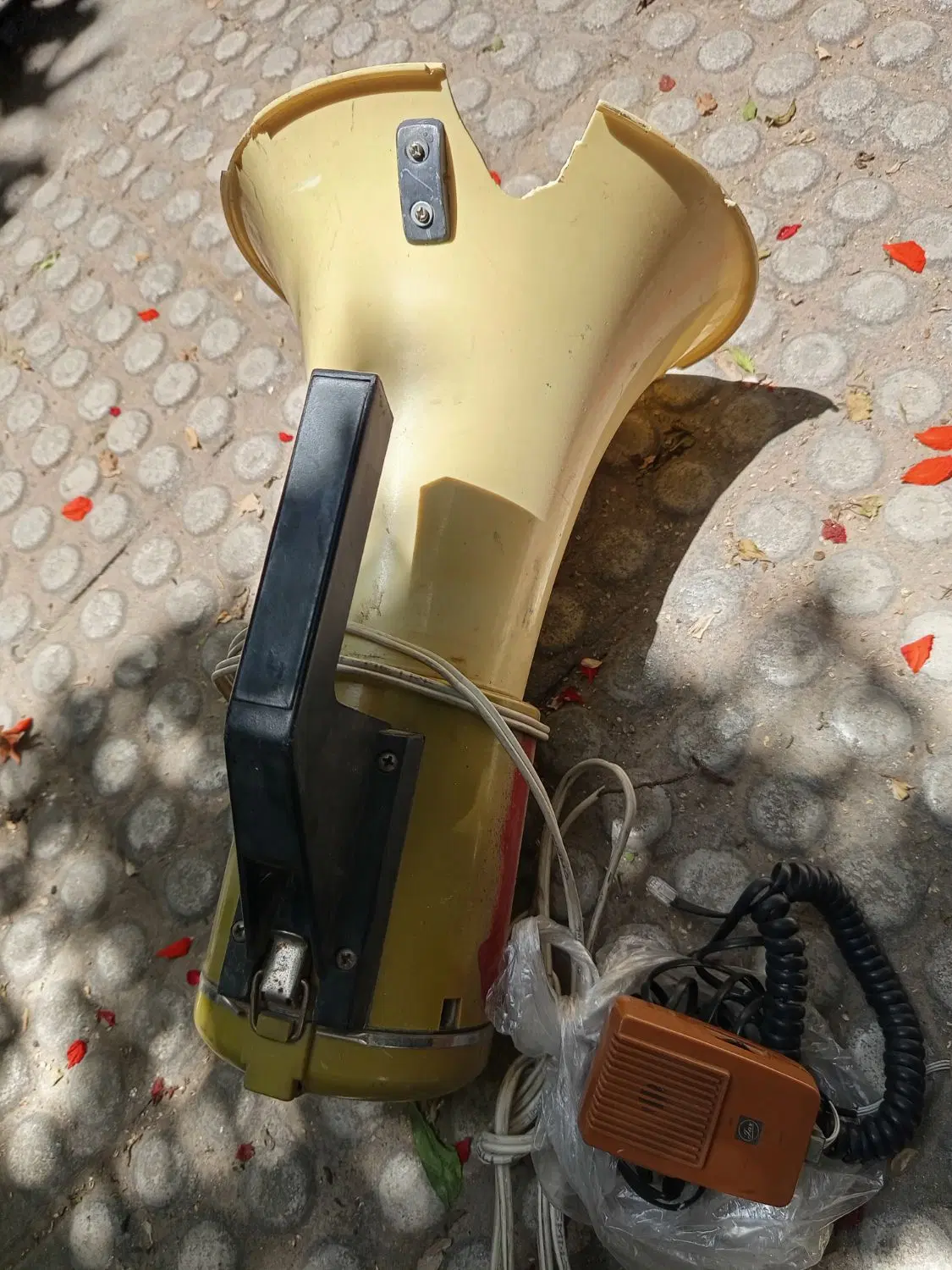 بلند گو|صوتی و تصویری|آشخانه, |دیوار