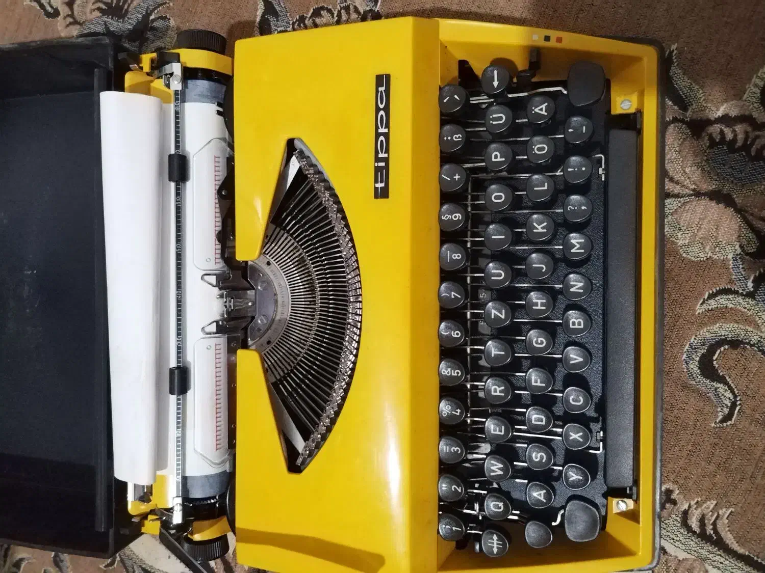 ماشین تایپ قدیمی تمیز سالم|کلکسیون اشیاء عتیقه|پیشوا, |دیوار