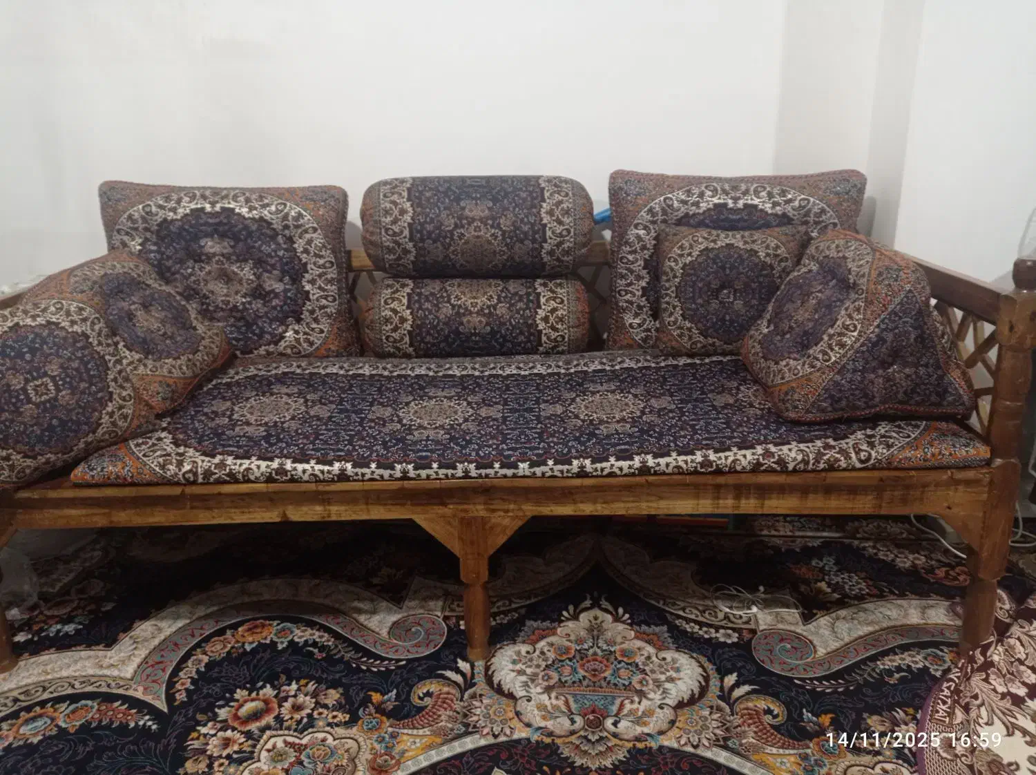 تخت سنتی بزرگ و سفارشی درست شده|تخت و سرویس خواب|الوند, |دیوار