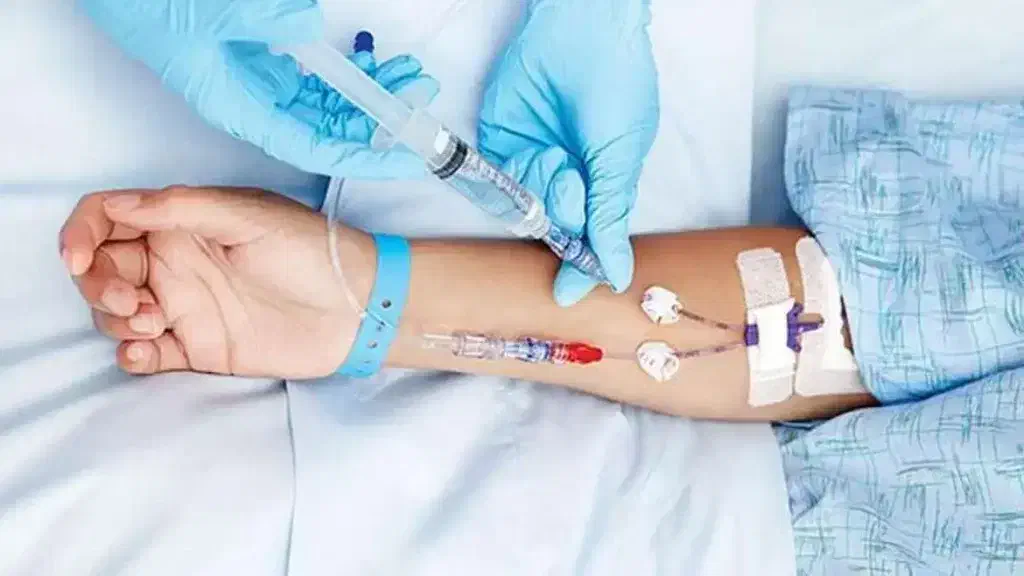 تزریقات در منزل توسط پرستار خانم و آقا|خدمات آرایشگری و زیبایی|بروجرد, |دیوار