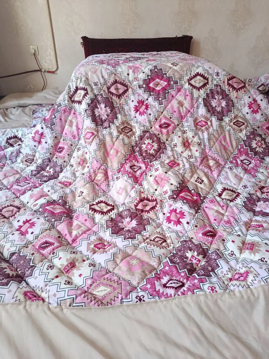 لحاف کرسی|رختخواب، بالش، پتو|مشهد, سعد آباد|دیوار