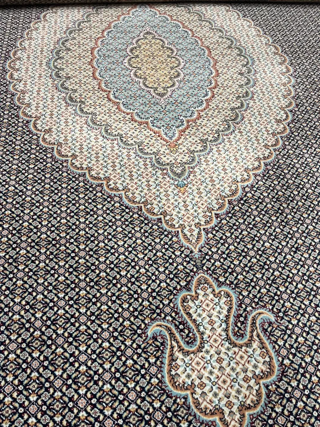 یک جفت فرش ماهی ۹متری ۷۰۰شانه اصل|فرش|خوی, |دیوار