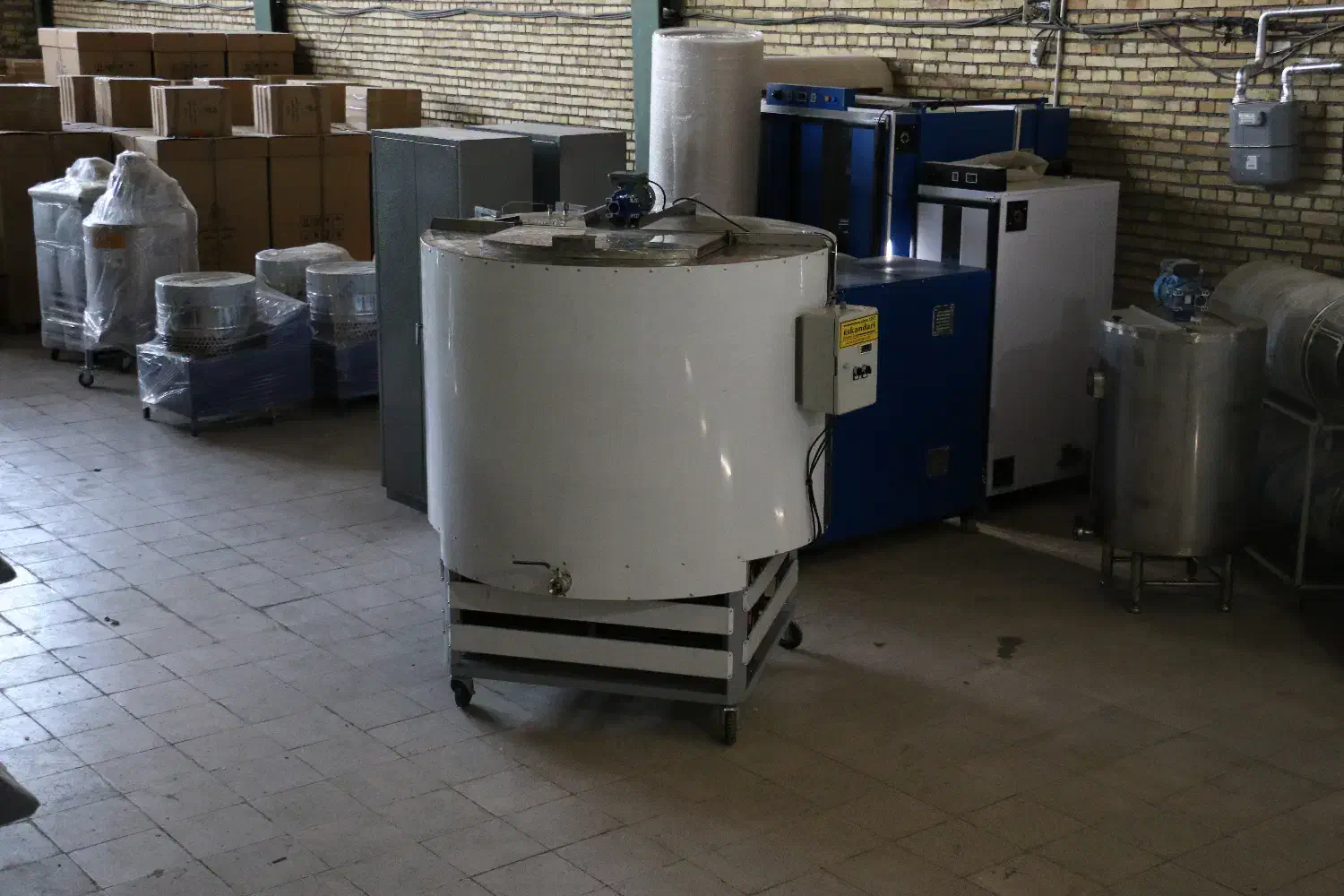 دستگاه نگهداری شیر سردکن شیرسردکن سرد کن 1000لیتر|ماشین‌آلات صنعتی|کرمان, |دیوار