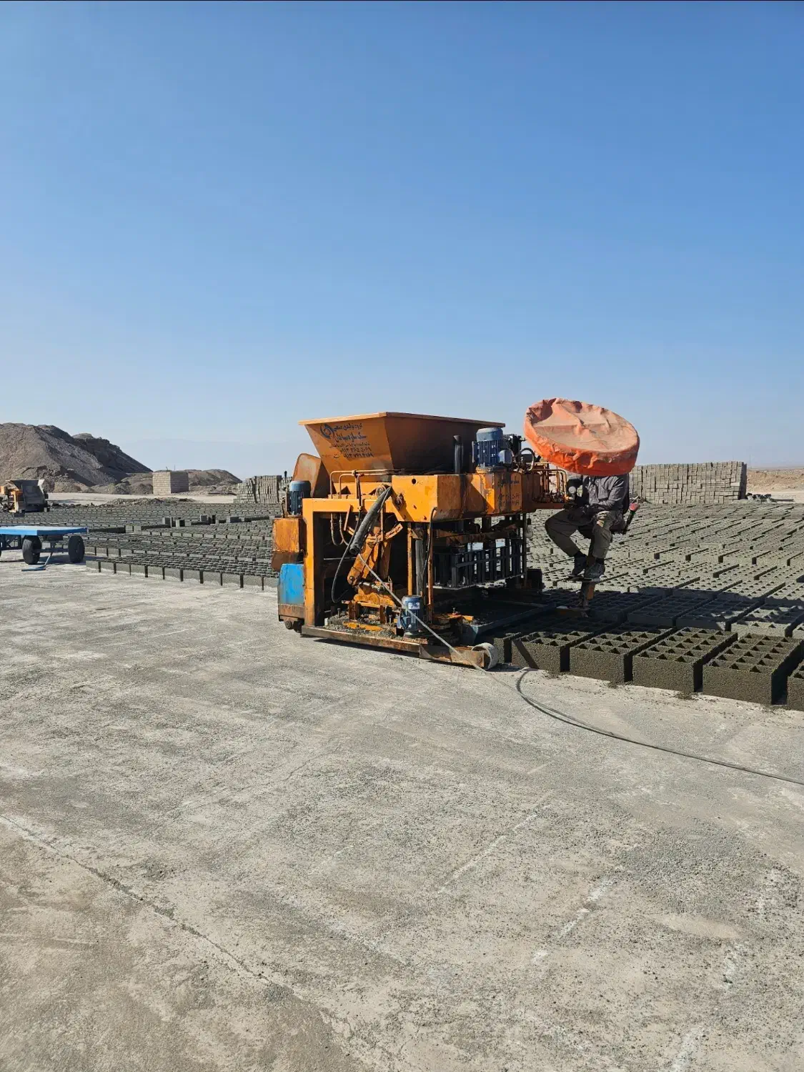 نیازمند نیروی وارد به دستگاه بلوک زن اتومات|استخدام صنعتی، فنی، مهندسی|بم, |دیوار