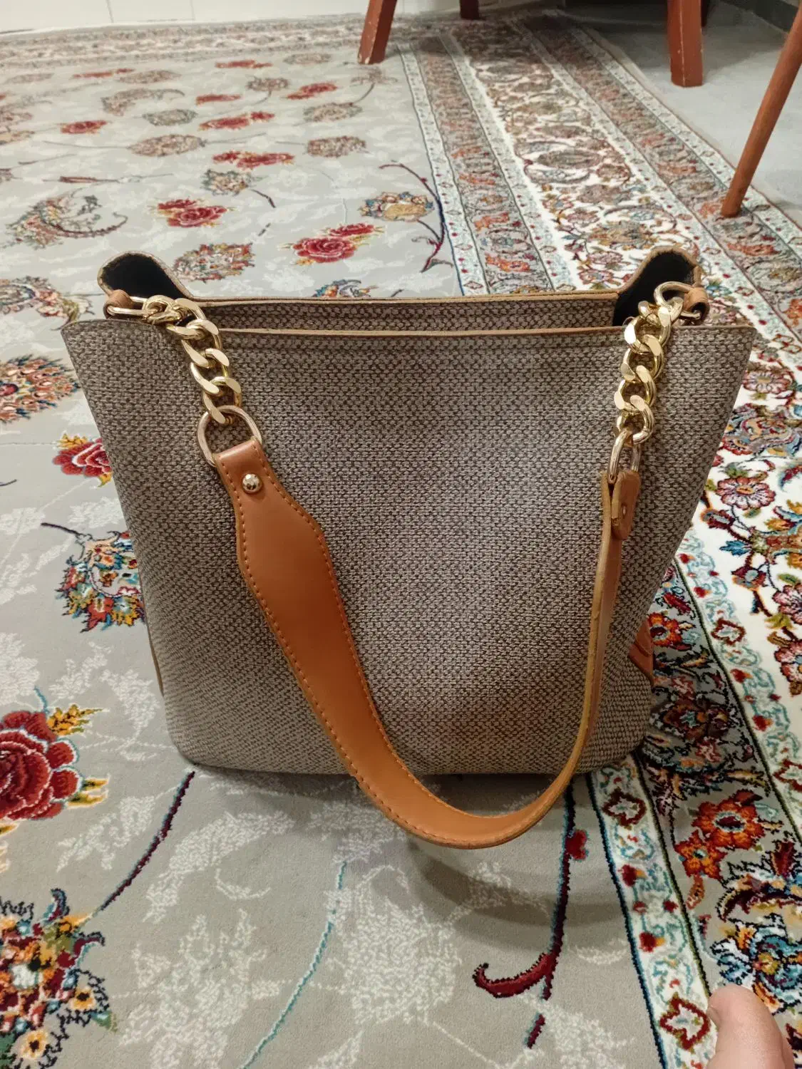 کیف|کیف، کفش، کمربند|قیدار, |دیوار