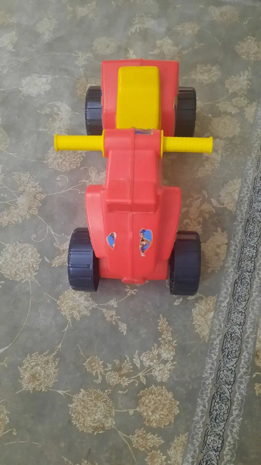 چهار چرخ|اسباببازی بچه|فردیس, فرامرزیه|دیوار