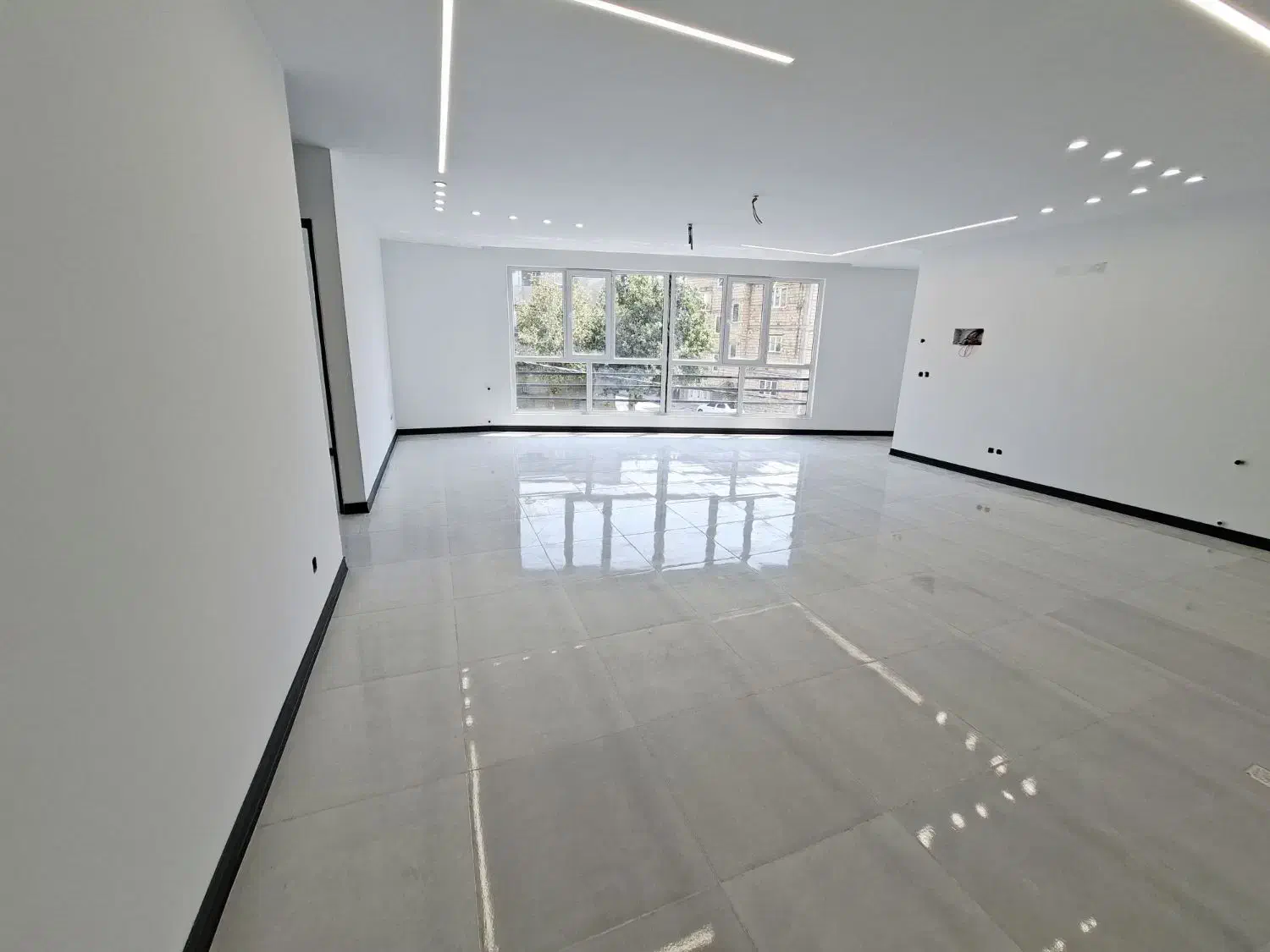 تک واحدی بر خیابان اصلی ۲۴ متری شهرک شهرداری|فروش آپارتمان|اسدآباد, |دیوار